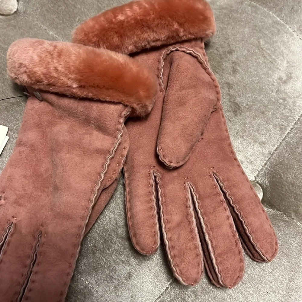 UGG shearling sheepskin mauve gloves, fully lined with fur, new